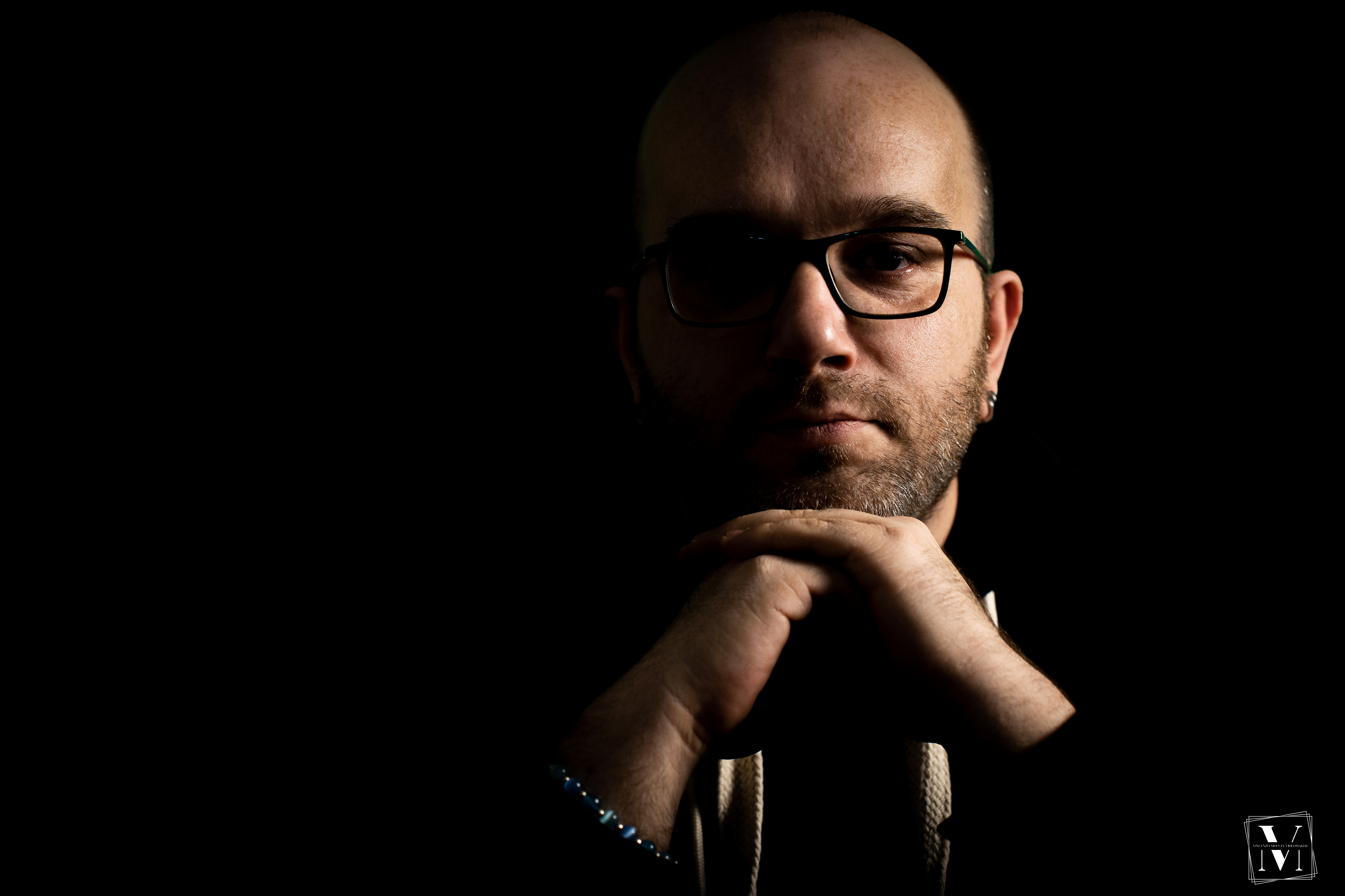 Ritratto di Michele Giuliano su fondo scuro